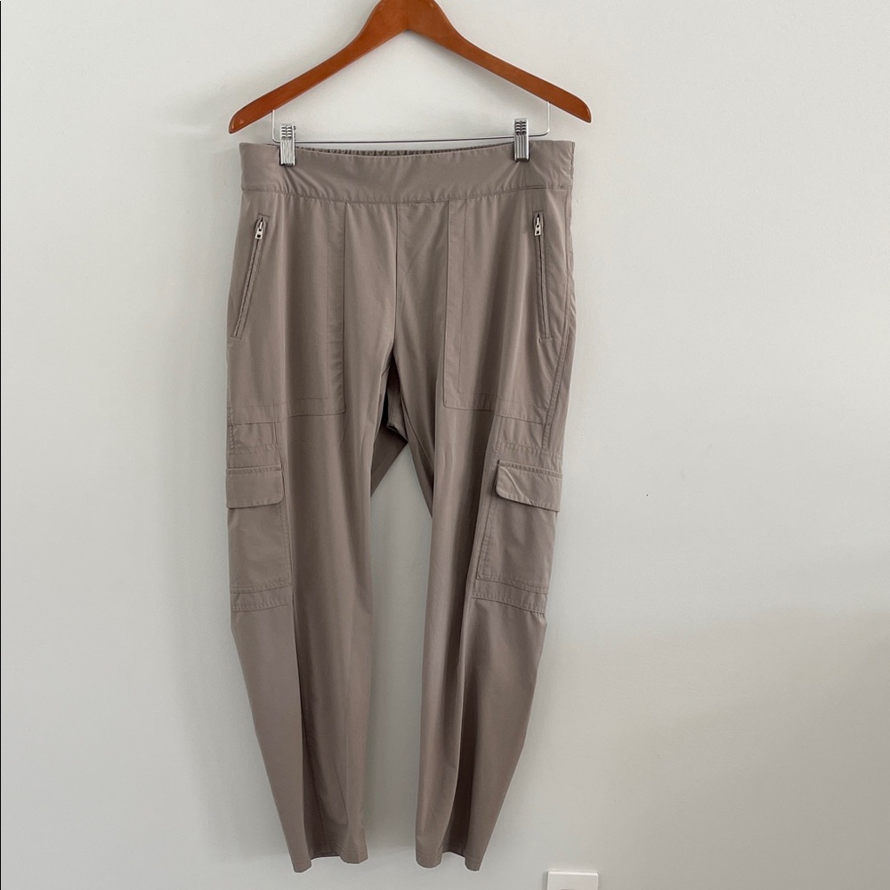 Athleta‎ Taupe Cargo Pants elastic waist great for Pilates and yoga
